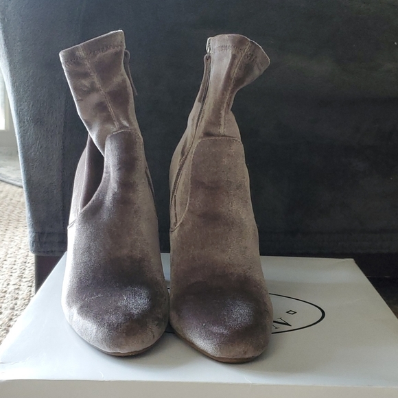 Velvet booties - Picture 2 of 5